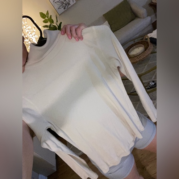 Ralph Lauren Cream Turtle Neck - Picture 5 of 6